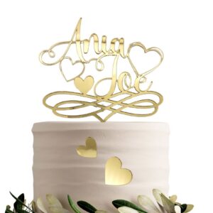 Personalisierter Cake Topper für Hochzeit mit Herzmotiv