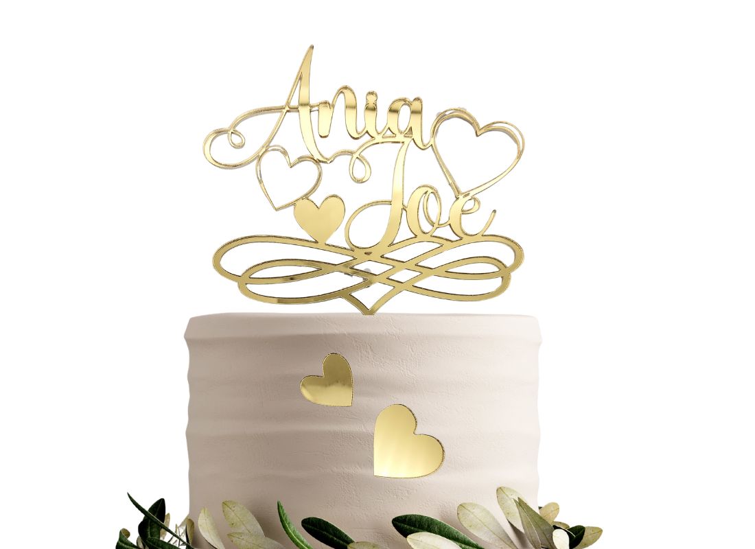 Personalisierter Cake Topper für Hochzeit mit Herzmotiv